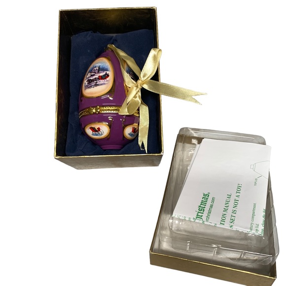 Musical Hinged Ceramic Egg 4" Christmas Ornament - It Came Upon a Midnight Clear - Picture 3 of 3